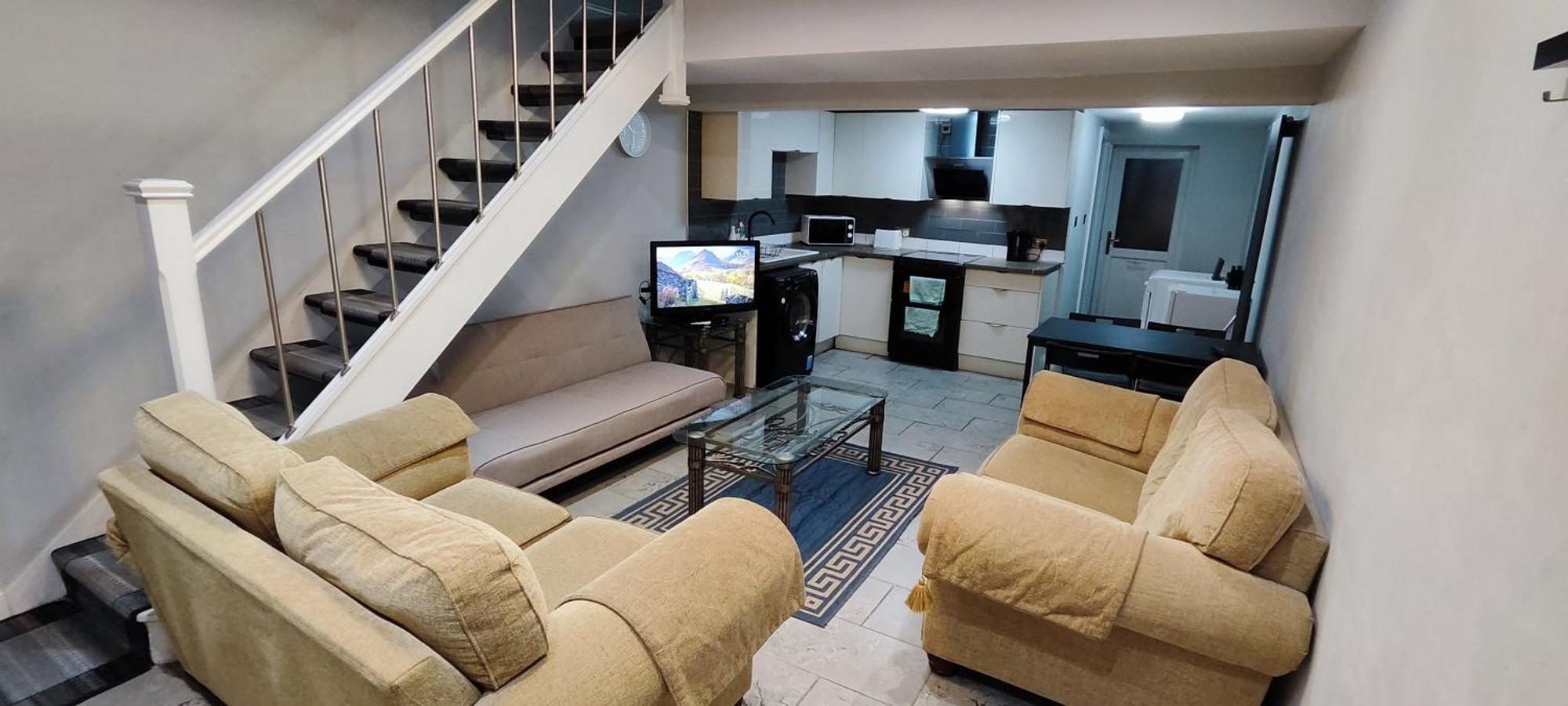 A Whole Terrace House To Апартаменты Distington